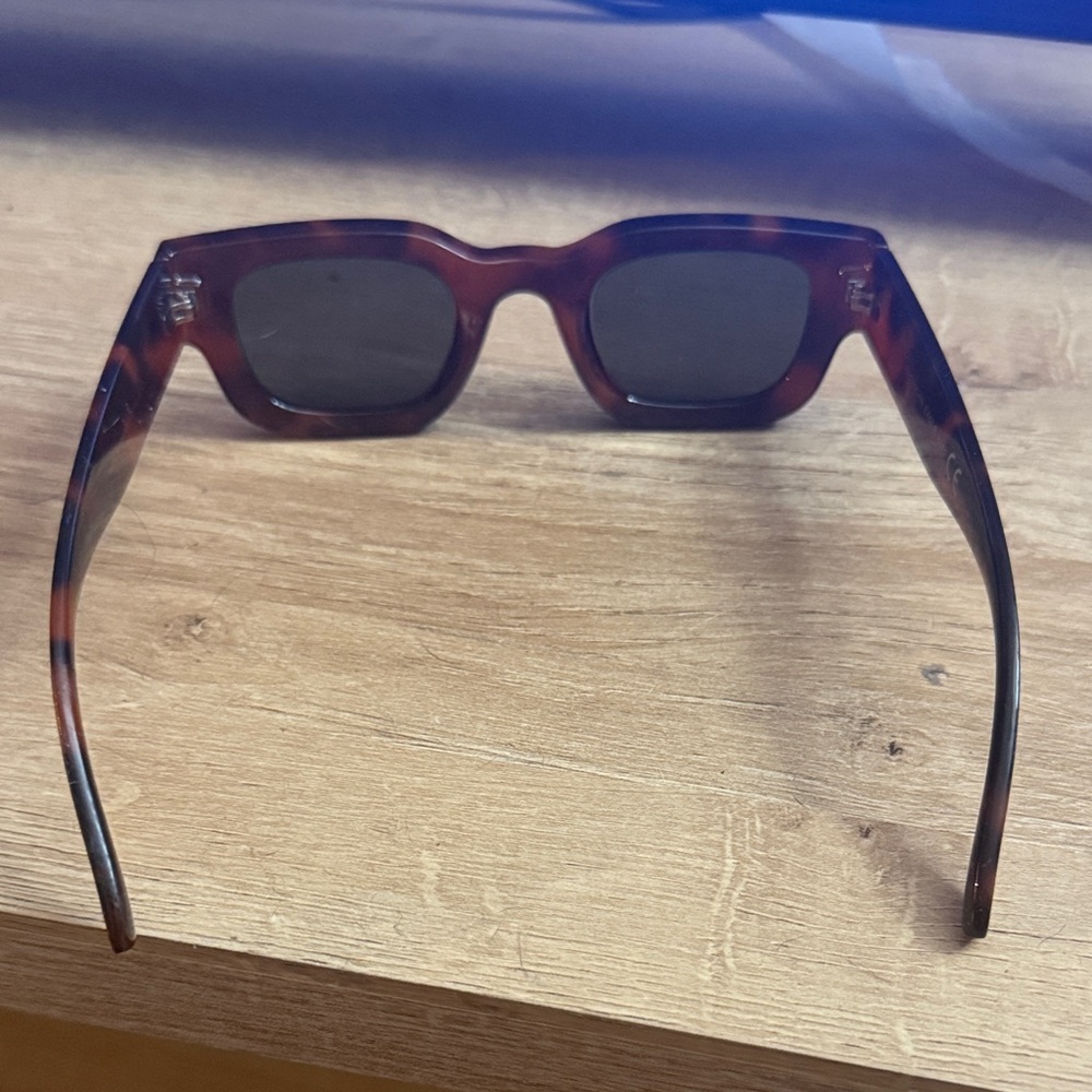 Tortoise Shell Square Sunglasses - Picture 3 of 3
